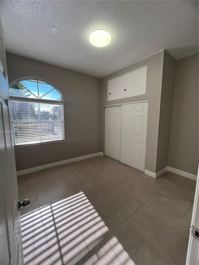 Building Photo - 105 NW 123rd Ave