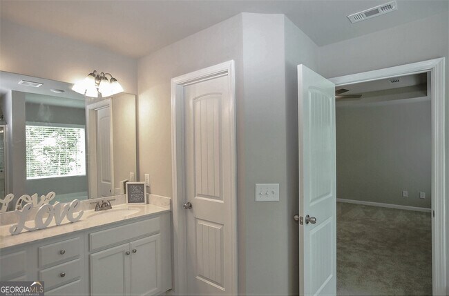 Building Photo - 216 Finley Dr