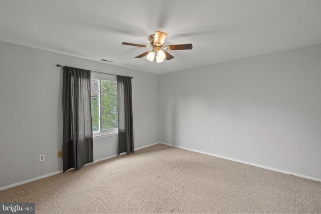 Building Photo - 4820B Aberdeen Dr