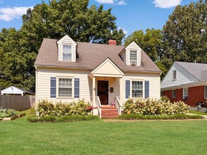 Building Photo - 3 bedroom, 2 bath home in East Memphis nea...