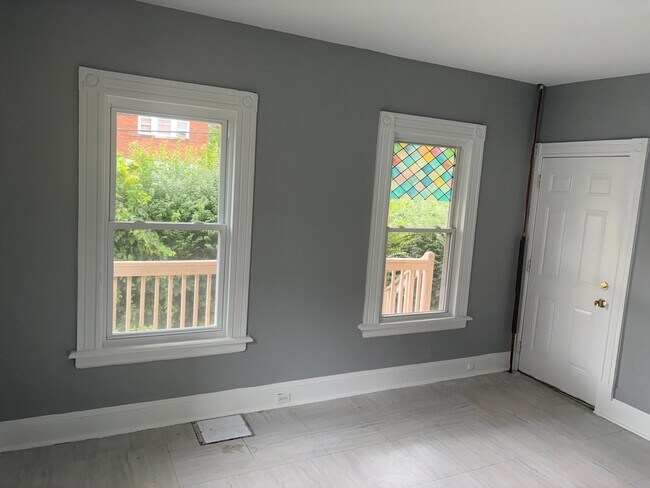 Building Photo - 563 East St