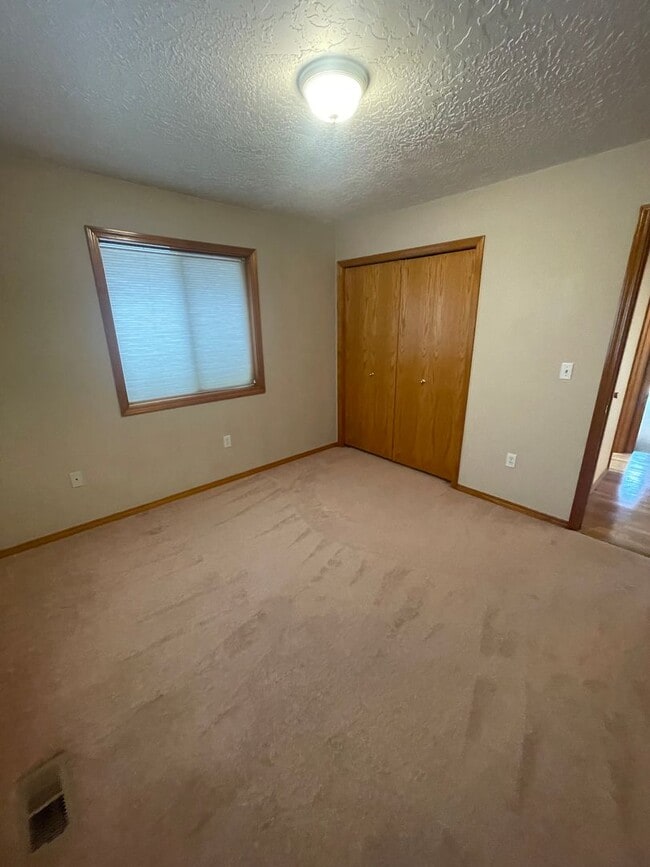 Building Photo - 3 Bedroom home in Albany!
