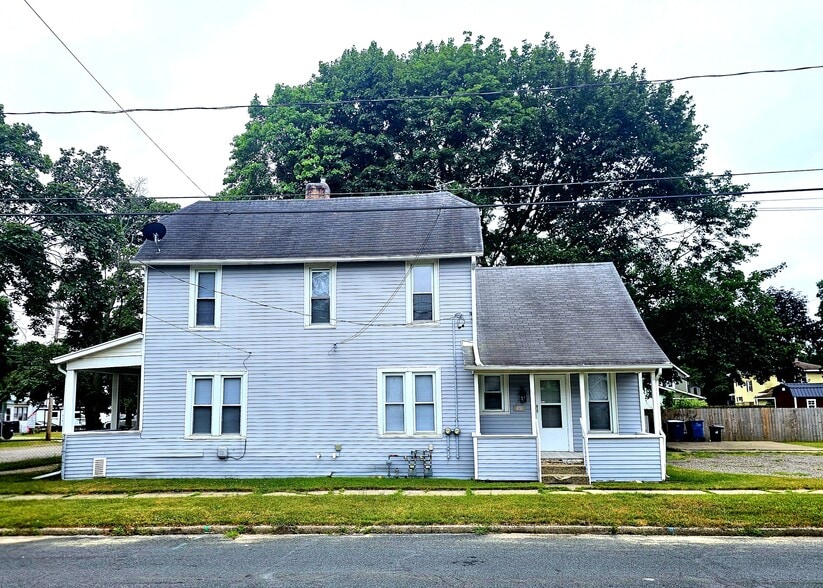 Side of house - 169 East Ave N