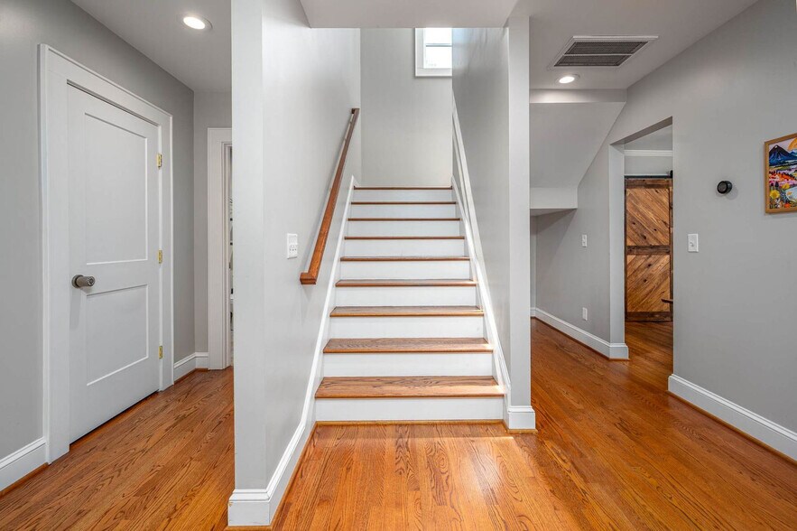 Building Photo - 211 Hargrove St