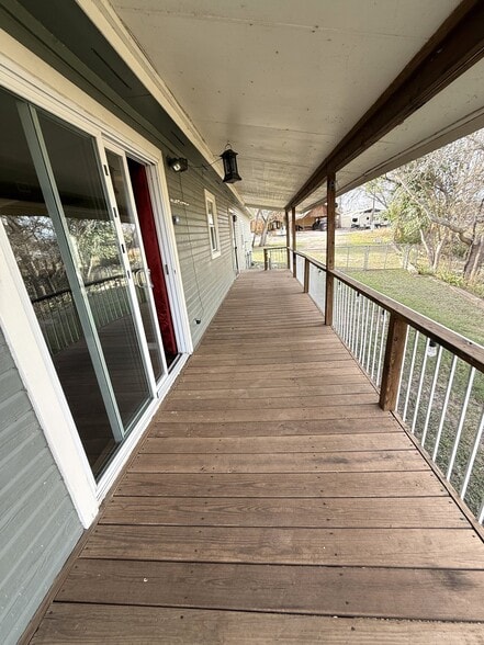 Building Photo - 212 Thornton Ln