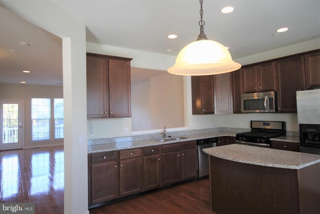 Building Photo - 515 Ellison Dr