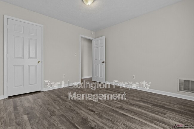 Building Photo - 3424 Promenade Dr