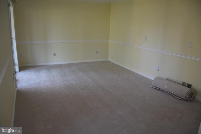 Building Photo - 44037 Kings Arms Square