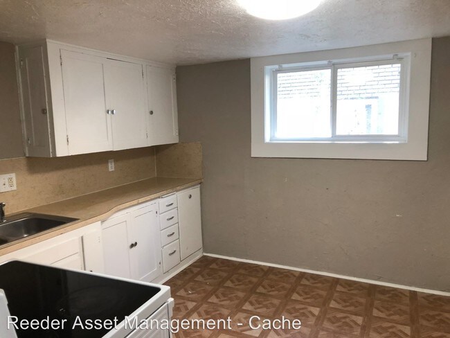 Building Photo - 62 E 300 N