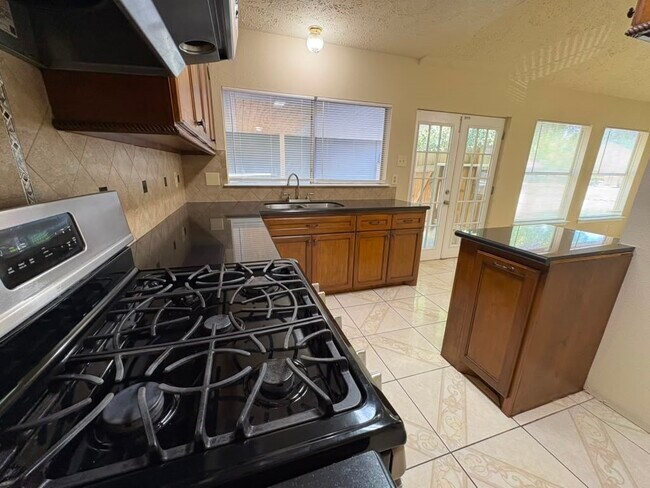 Building Photo - 9210 Crescent Moon Dr