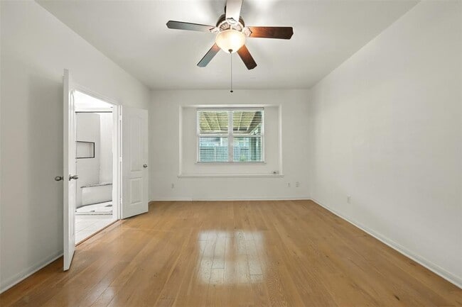 Building Photo - 9219 Gilbert Hollow Dr