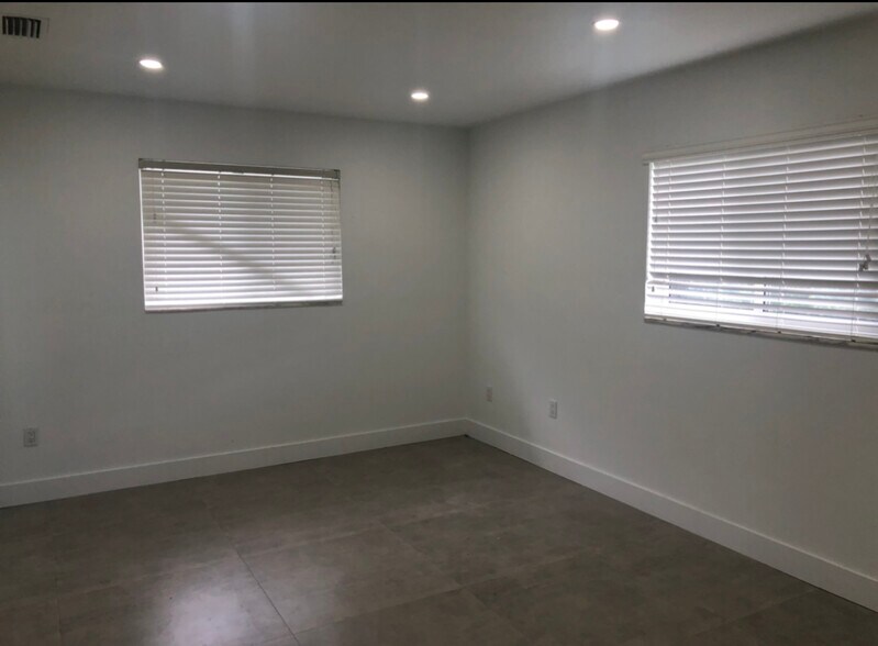 Building Photo - 339 Alesio Ave