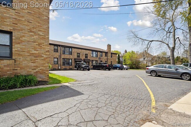 Building Photo - 617 E Lincoln Ave