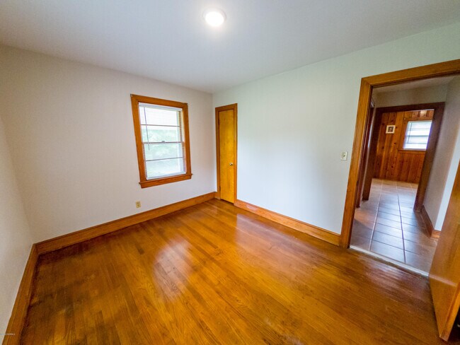 Building Photo - 2516 Gwen St