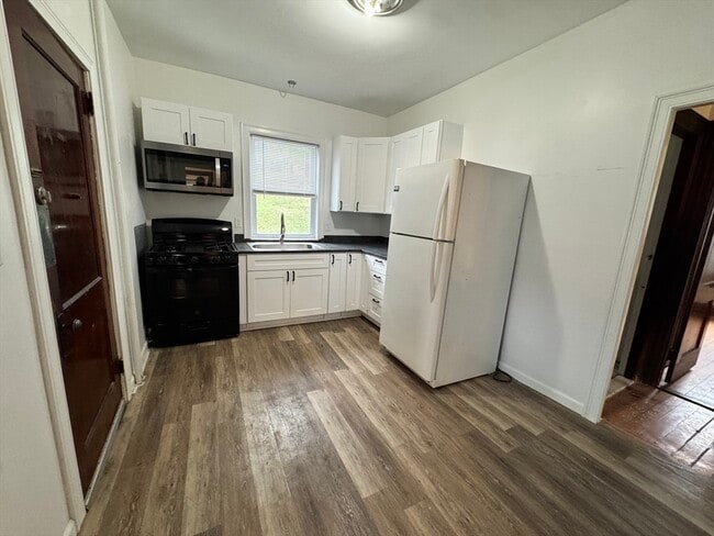 Primary Photo - 341 Belmont St