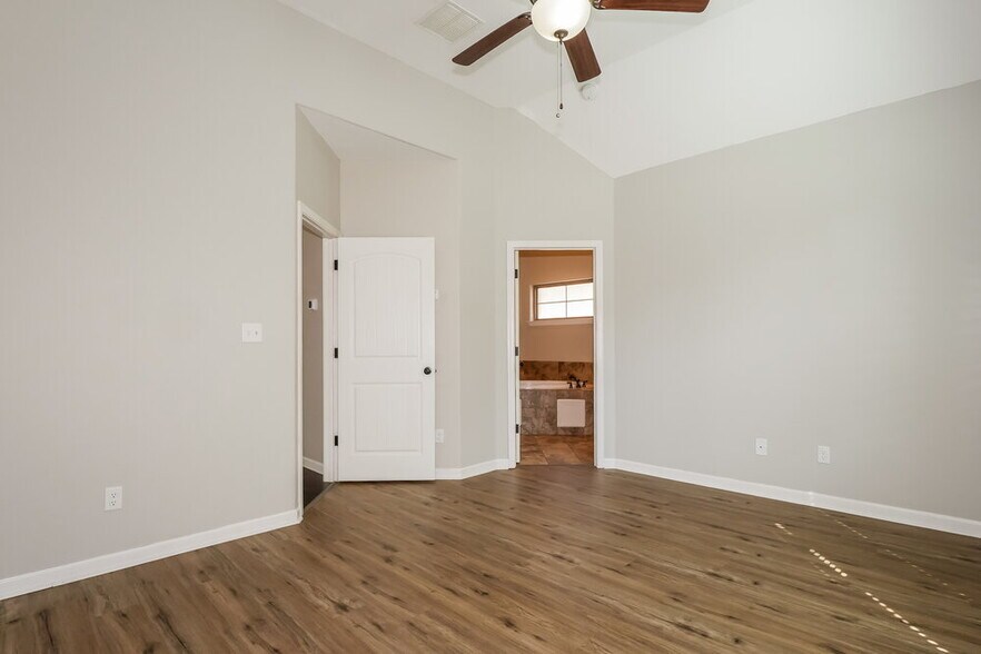 Building Photo - 6893 Raleigh Lagrange Rd