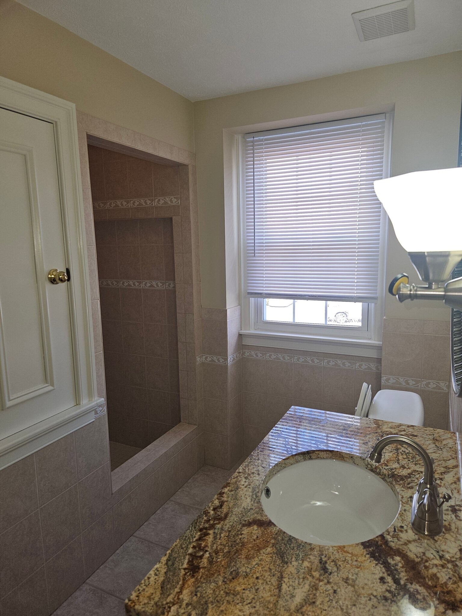 Building Photo - 813 Appleseed Ct