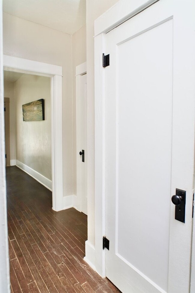 Building Photo - Furnished 2 Bedroom walking distance to Historic 4th Ave!