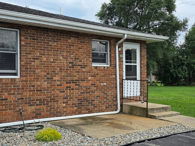 Building Photo - 601 Rizek Dr