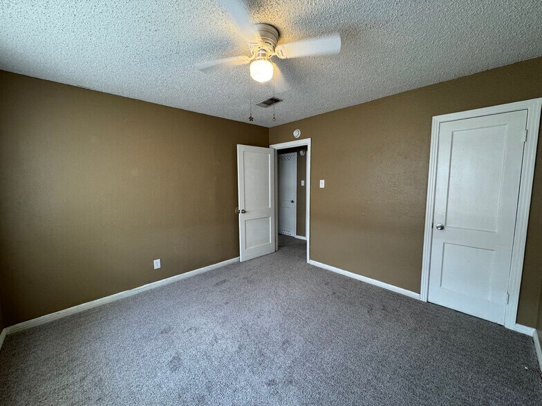 Building Photo - 804-804 Williamson Dr