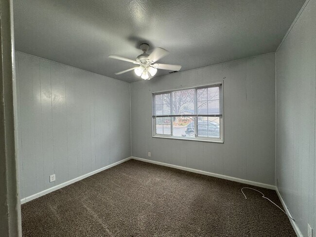 Building Photo - 714 E Longview Ave