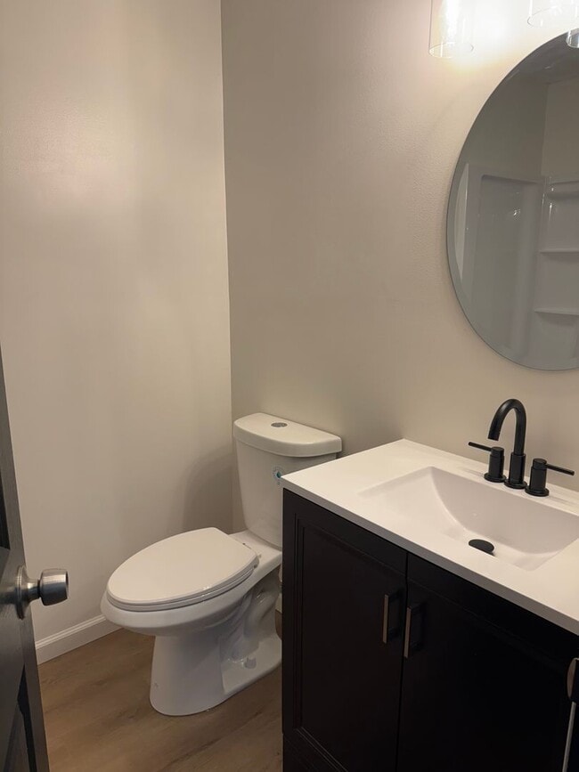 Building Photo - 4 Bedroom, 2.5 Bathroom Single Family Home...