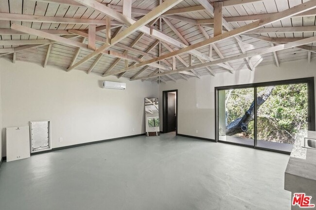 Building Photo - 21273 Entrada Rd