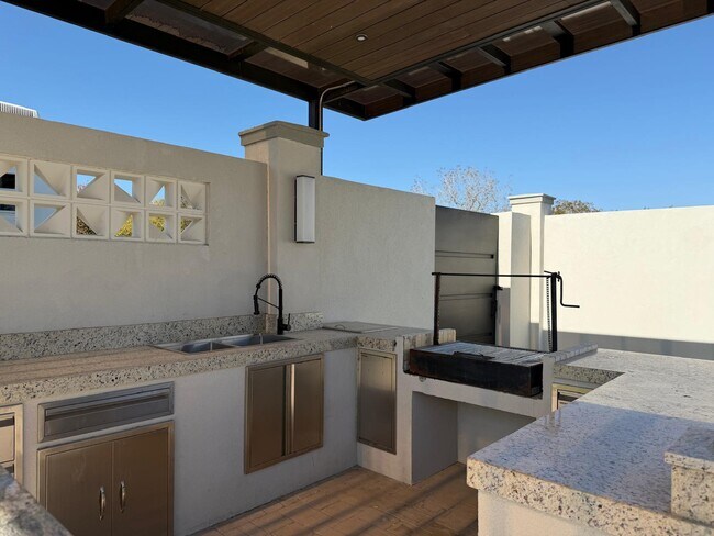 Building Photo - 2224 Corales St