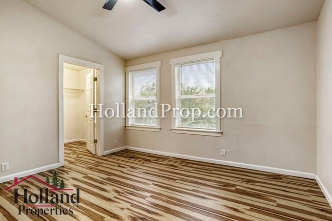 Building Photo - Beautifully Remodeled Beaverton Townhouse!