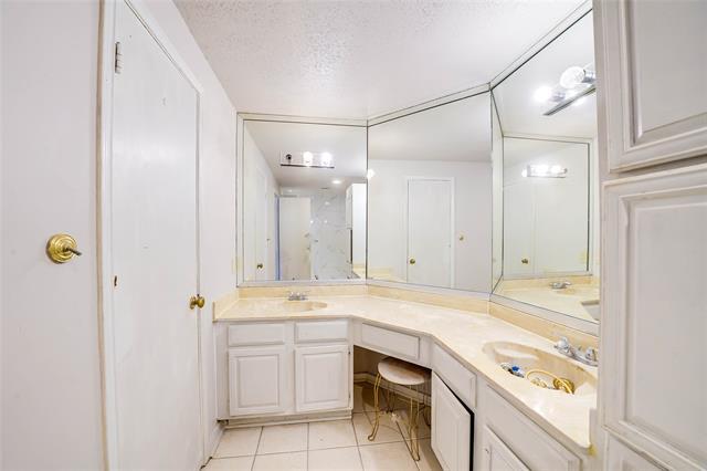 Building Photo - 3550 Country Square Dr