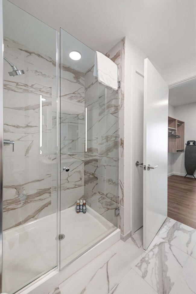 Building Photo - 1000 S Michigan Ave