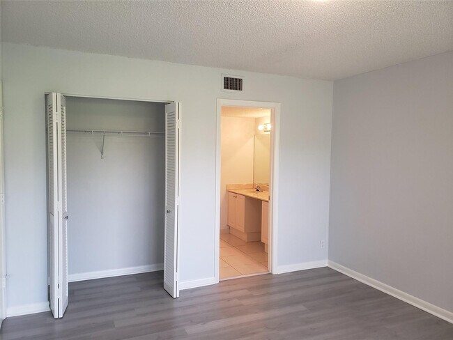 Building Photo - 12252 Royal Palm Blvd