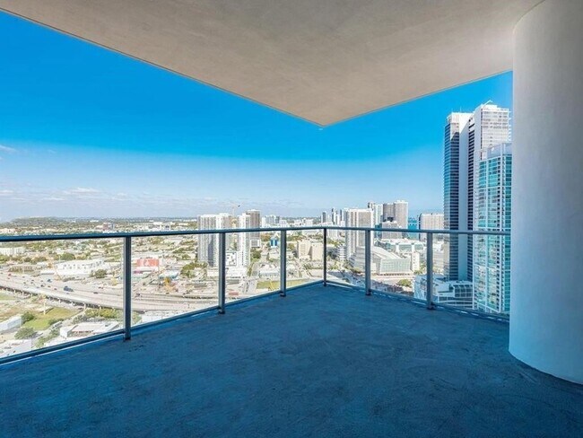 Building Photo - 851 NE 1st Ave