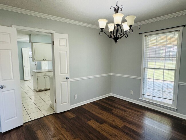 Building Photo - Dreamy 3-Bedroom