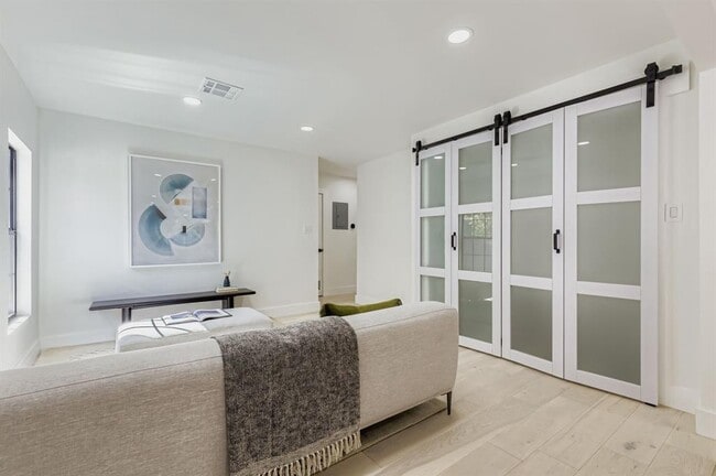 Building Photo - 2014 Hardy Cir