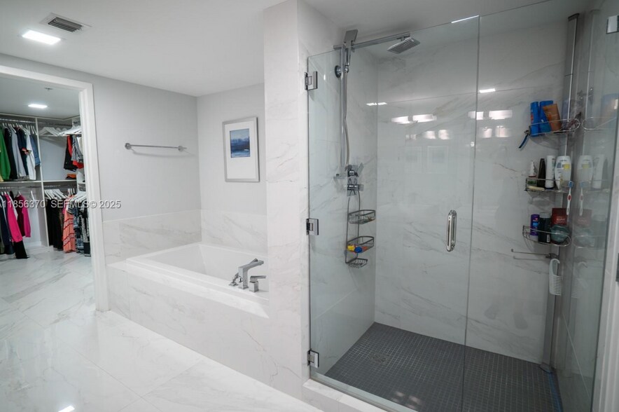 Building Photo - 400 Sunny Isles Blvd