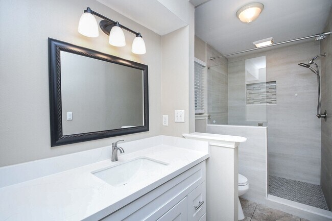 Building Photo - 13607 Elm Ct