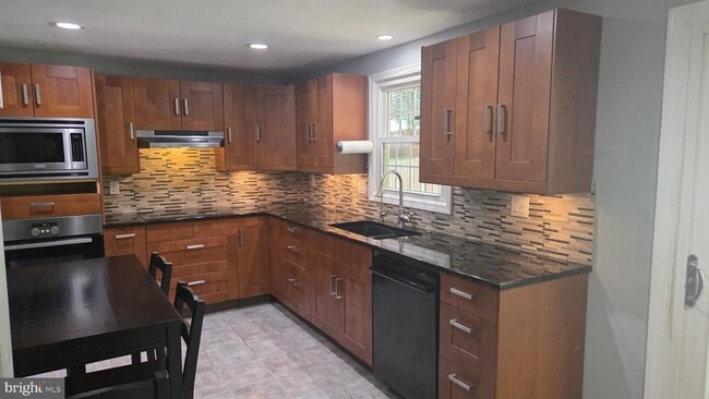 Building Photo - 16549 Sioux Ln
