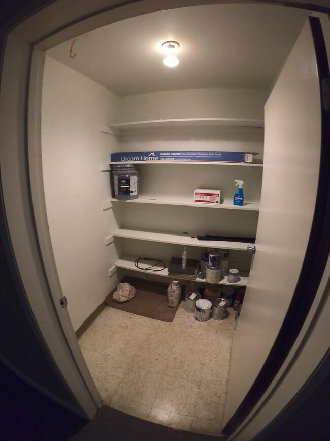 Building Photo - 1168 S Foothill Dr