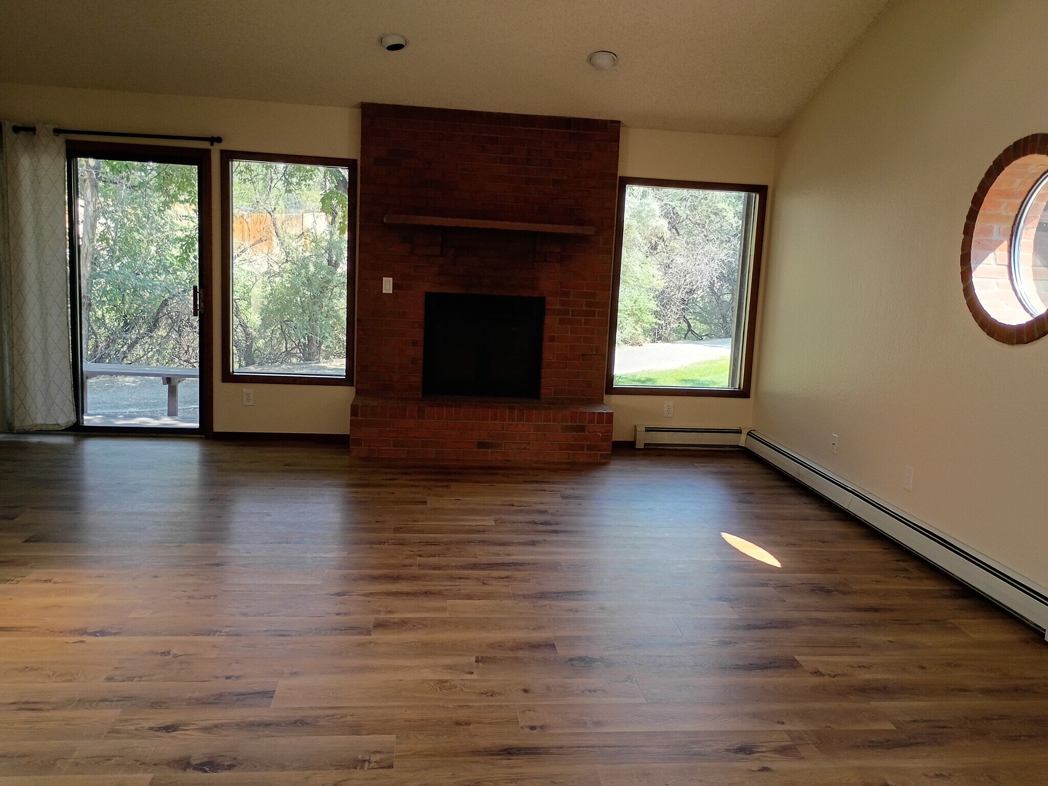 Building Photo - 636 Horizon Dr