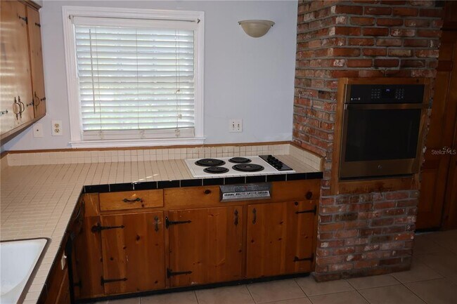 Building Photo - 3017 W Euclid Ave