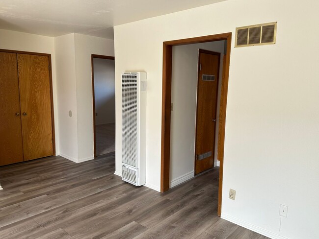 Building Photo - Cute 2 Bd 1Ba Unit NE Santa Maria