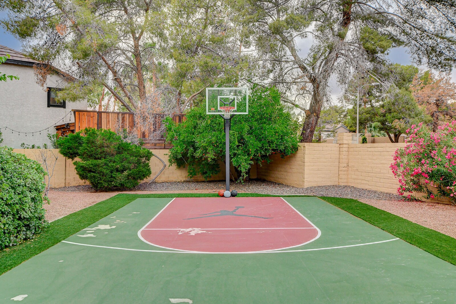 Building Photo - 2224 Lucerne Ct