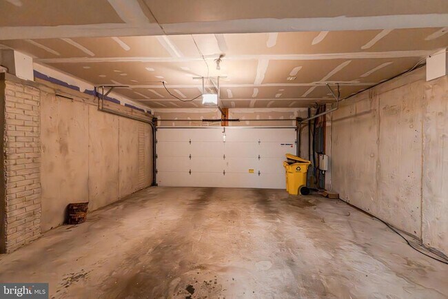 Building Photo - 1552 Oakley Ln