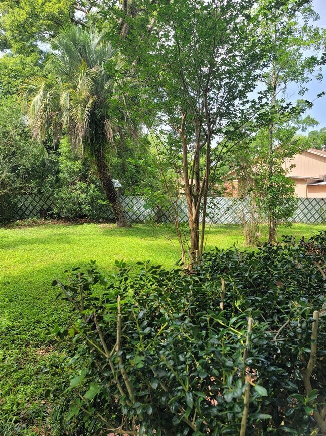 Building Photo - Renovated 3/2 in Cedar HIlls