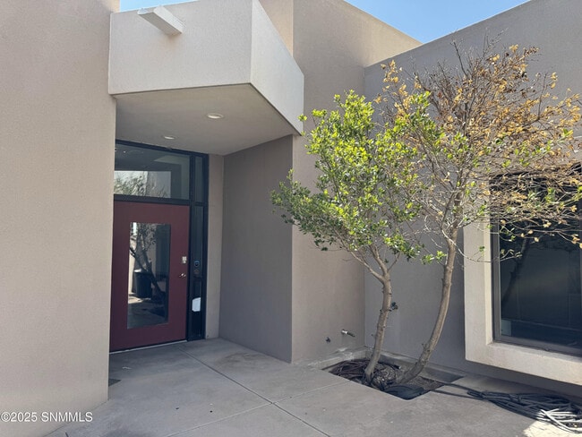 Building Photo - 6490 Vista Valley Trail