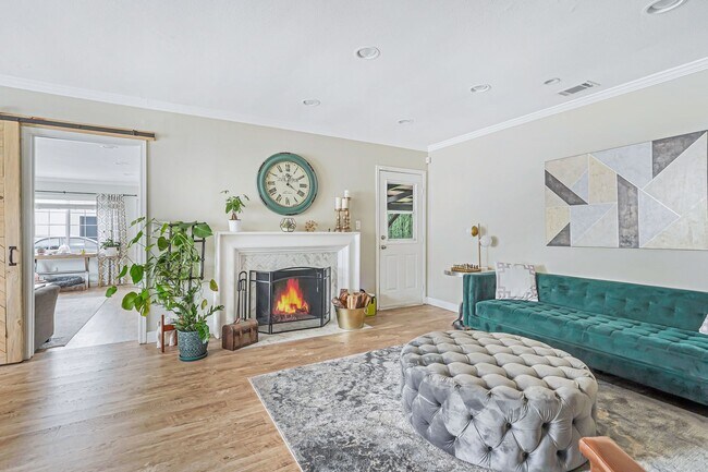 Building Photo - A beautiful  home in North Hollywood is no...