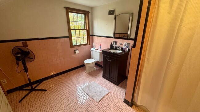 Building Photo - 45 Hoppen Rd