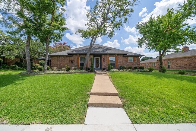 Building Photo - 4636 Versailles Ln