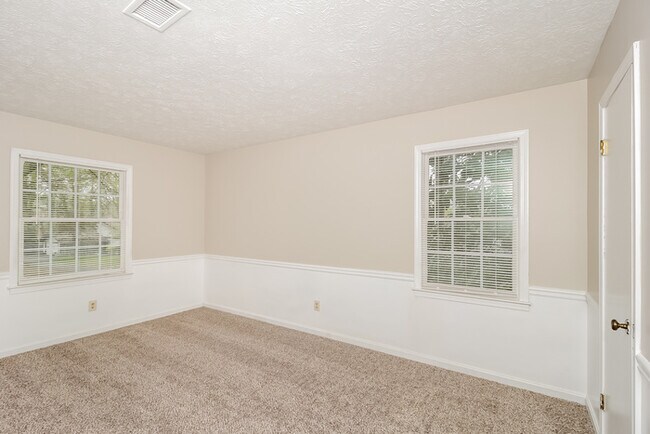 Building Photo - Fantastic 4bd/2.5ba home! Coming soon!
